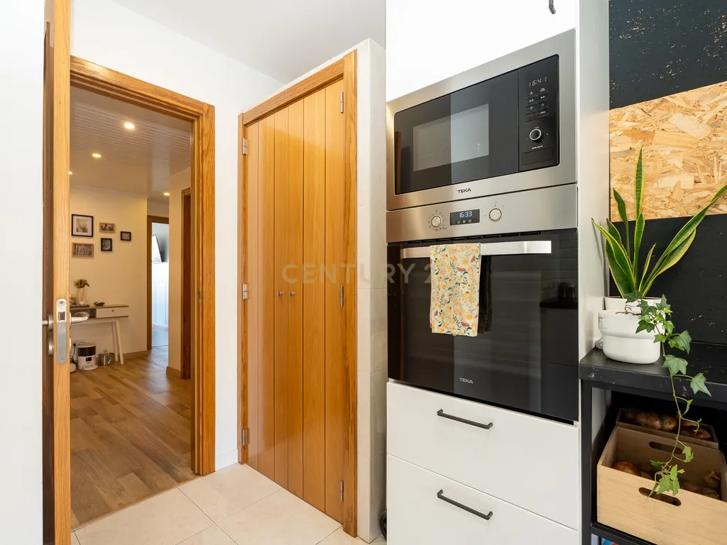 ** ESPECTACULAR APARTAMENTO T2 REMODELADO, NA URBANIZAÇÃO DA ANTA ** - Image 19