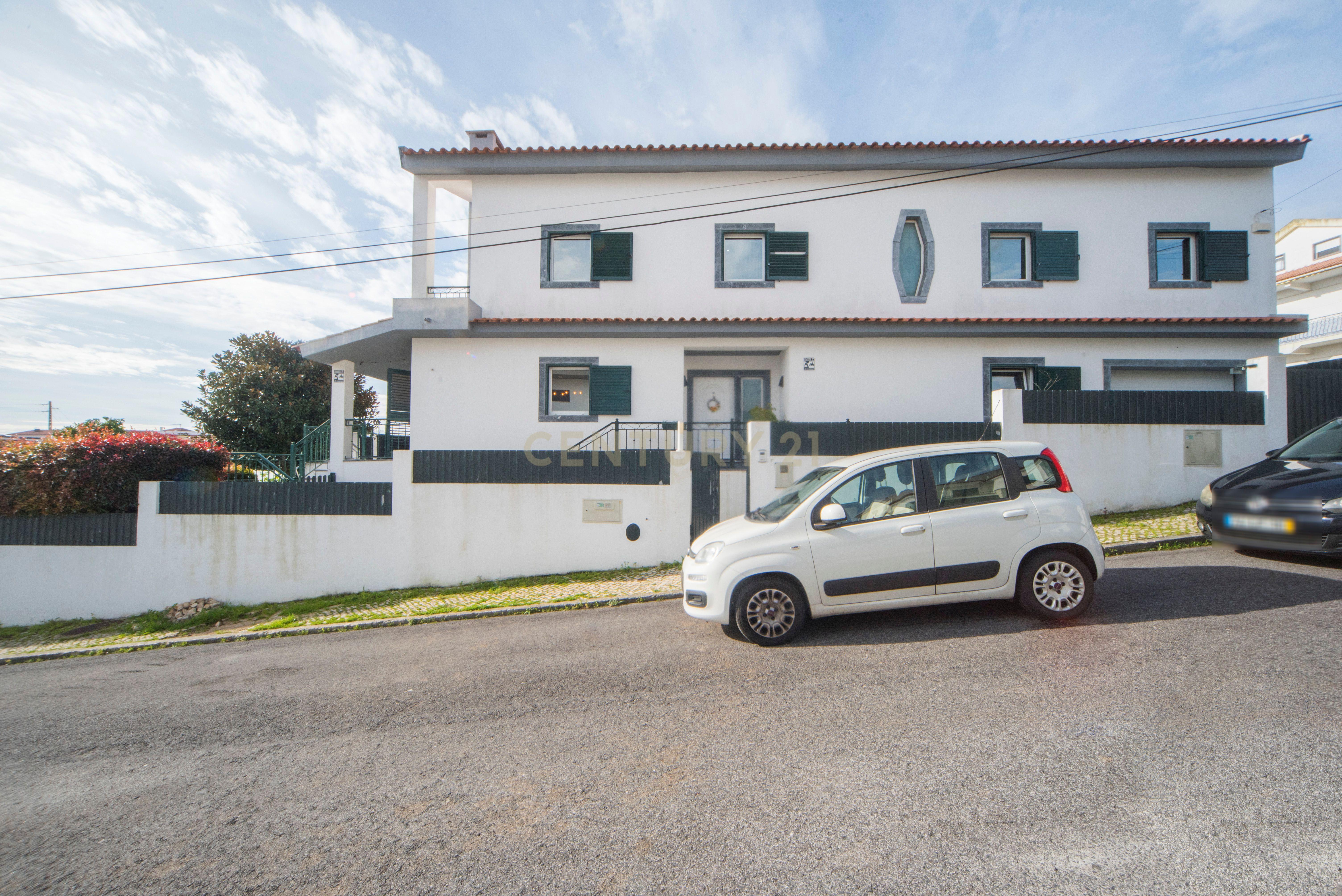 Espetacular Moradia T6 com Jardim e Terraço em Odivelas - Image 61