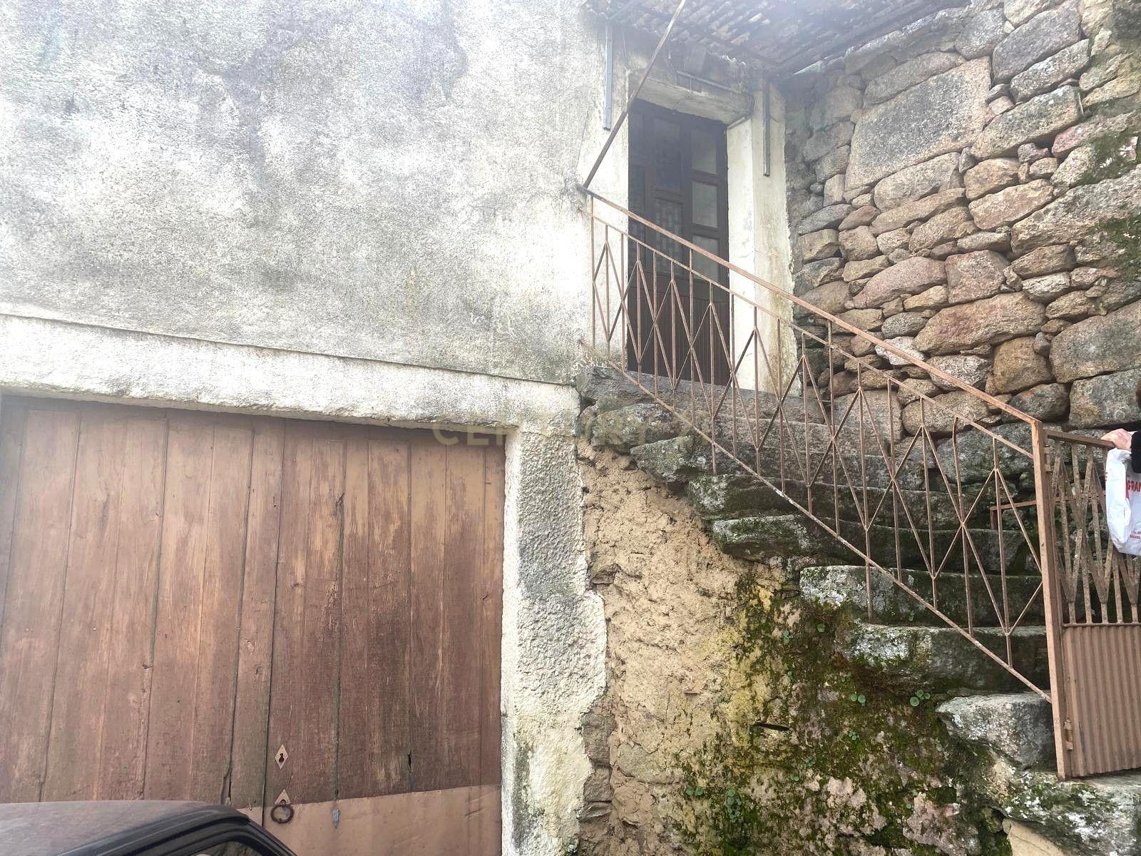 Fotografia 4 de Casa para reconstruir em Aldeia típica do Concelho