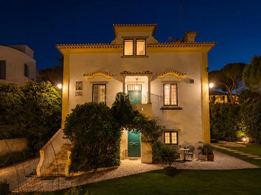 Moradia Histórica no Monte Estoril com Apartamento Independente - Image 1
