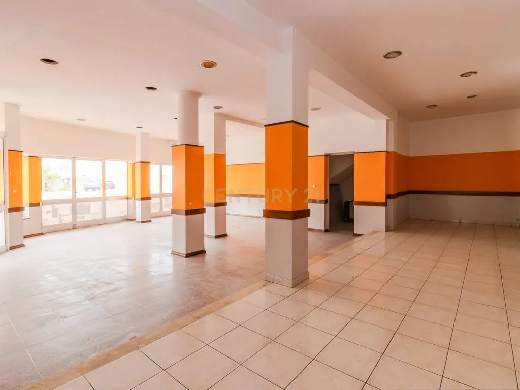 Moradia T3 + T1 + Espaço Comercial – Oportunidade Única no Centro da Vieira de Leiria - Image 15
