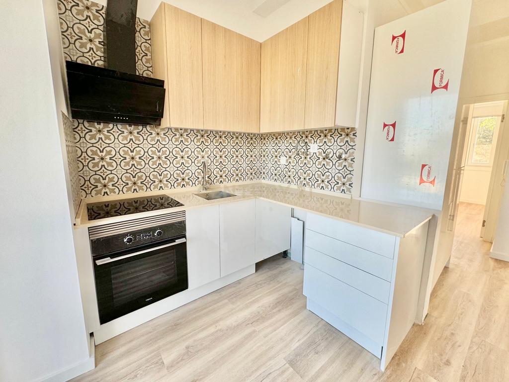 Apartamento 2 Assoalhadas com logradouro, zona histórica de Almada - Image 1