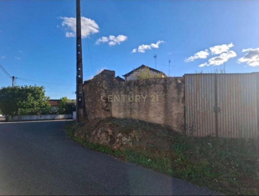 Terreno Misto com 1.320 m² | Área Urbana + Olival | Alcaravela, Sardoal - Image 1