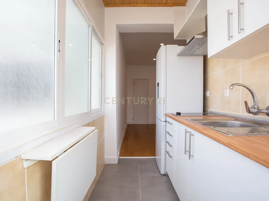 Apartamento T1 para arrendamento em Queijas - Image 2