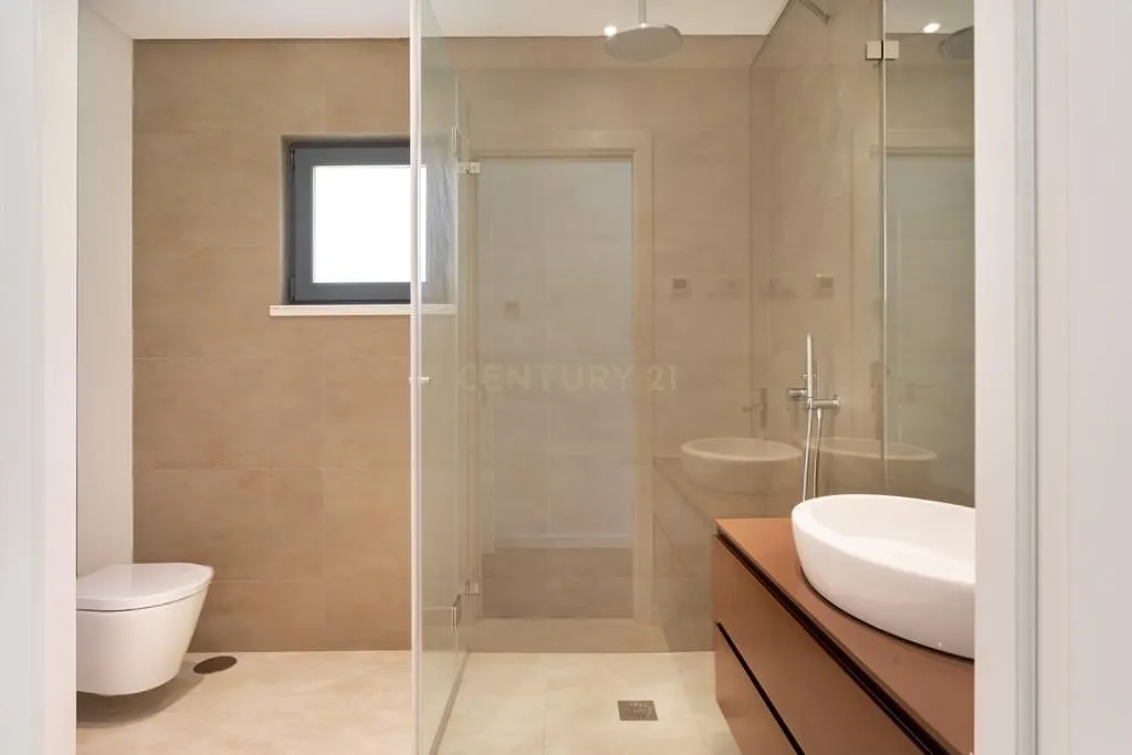 Moradia Independente T5 de Luxo com Piscina e Garagem a 5 minutos do Kings College - Image 27
