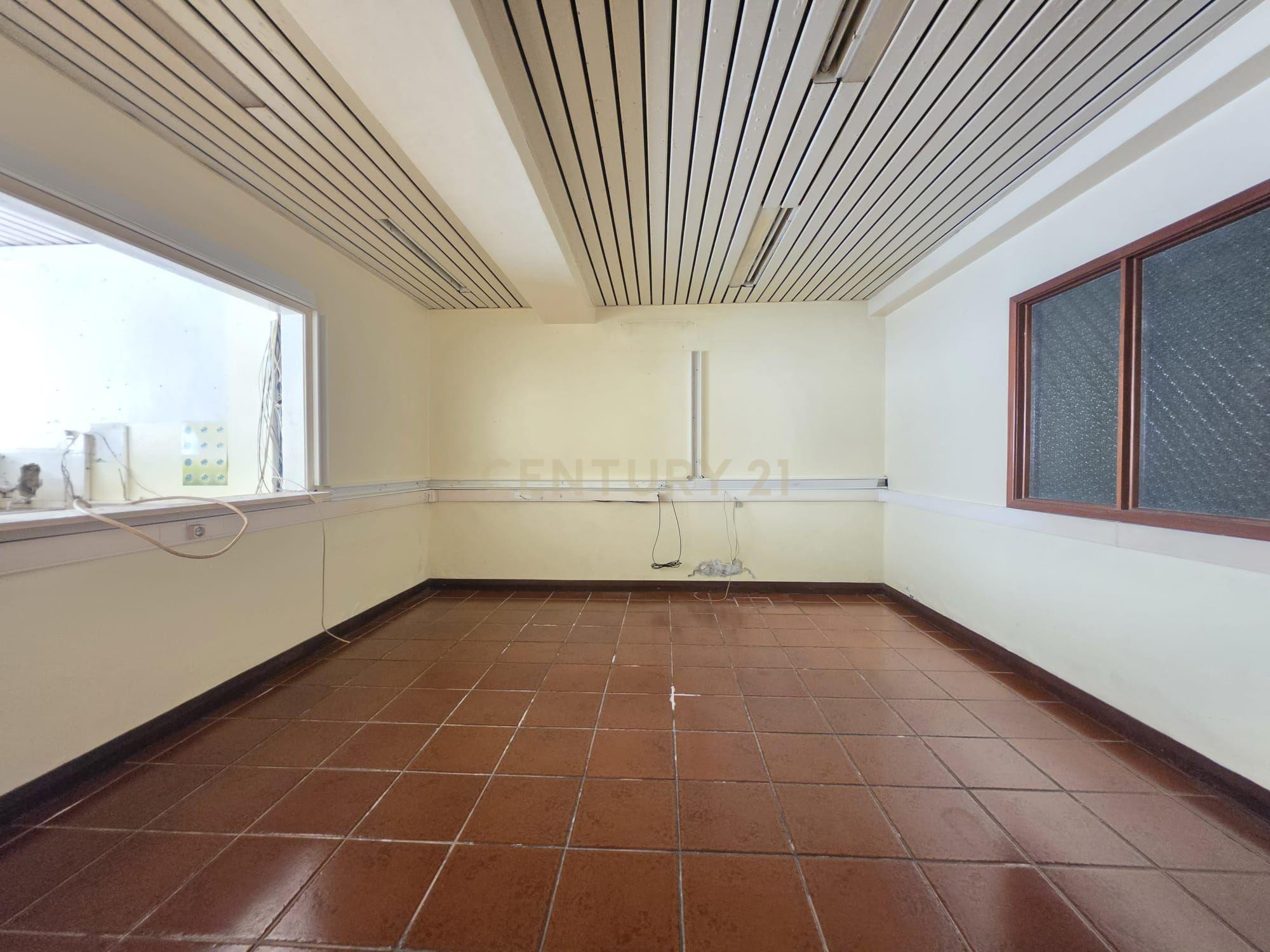 Fotografia 6 de Espaço Comercial | 111 m² | Rua de Lisboa | Excelente Localização