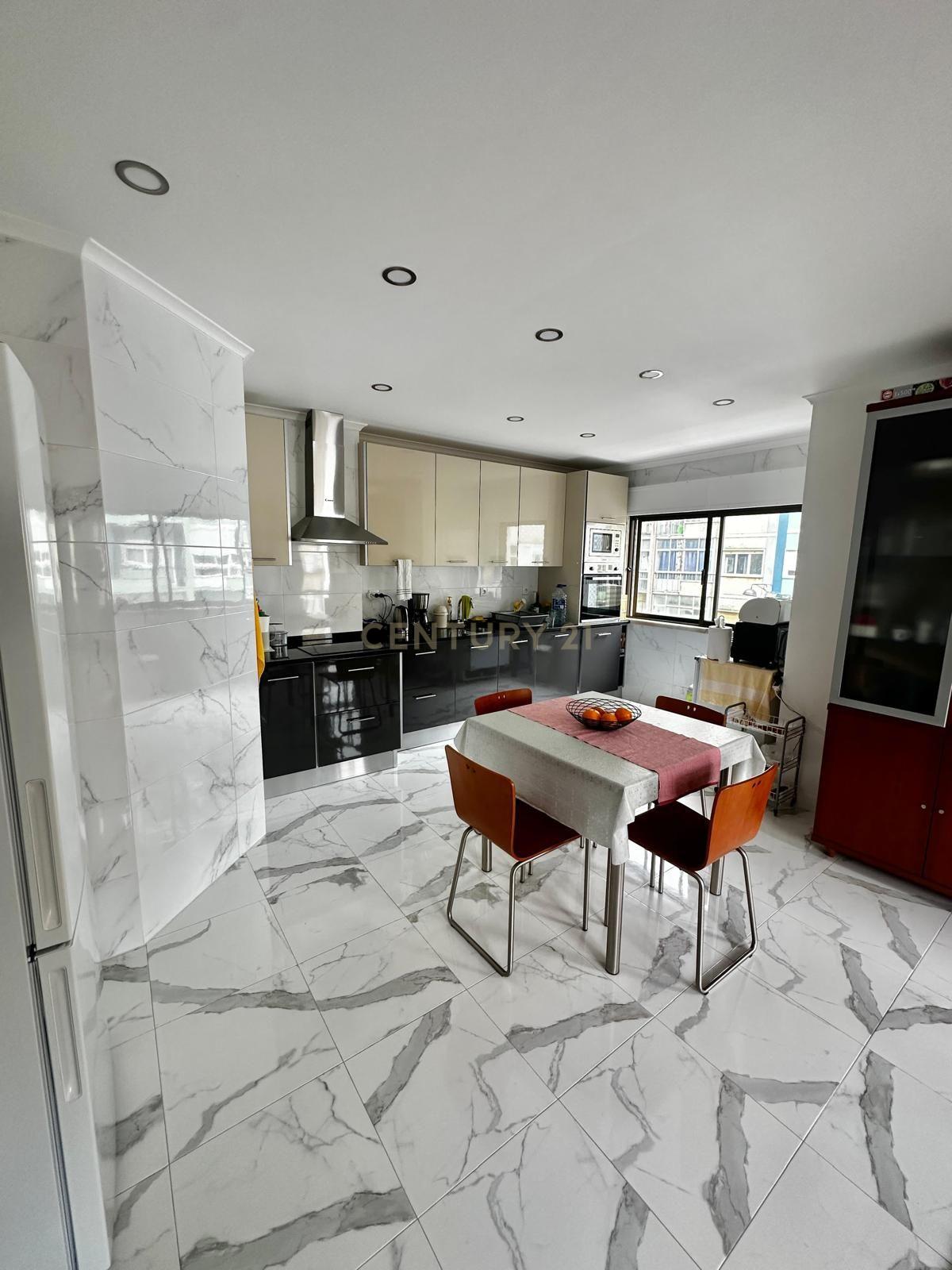 Apartamento T2 em Agualva-Cacém Oportunidade Única por 225.000€ - Image 4