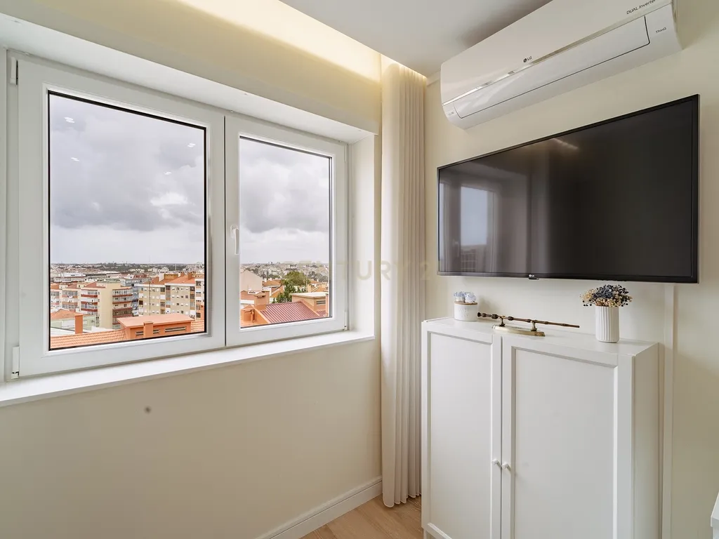 Apartamento T2 Remodelado na Torre da Marinha - Image 16