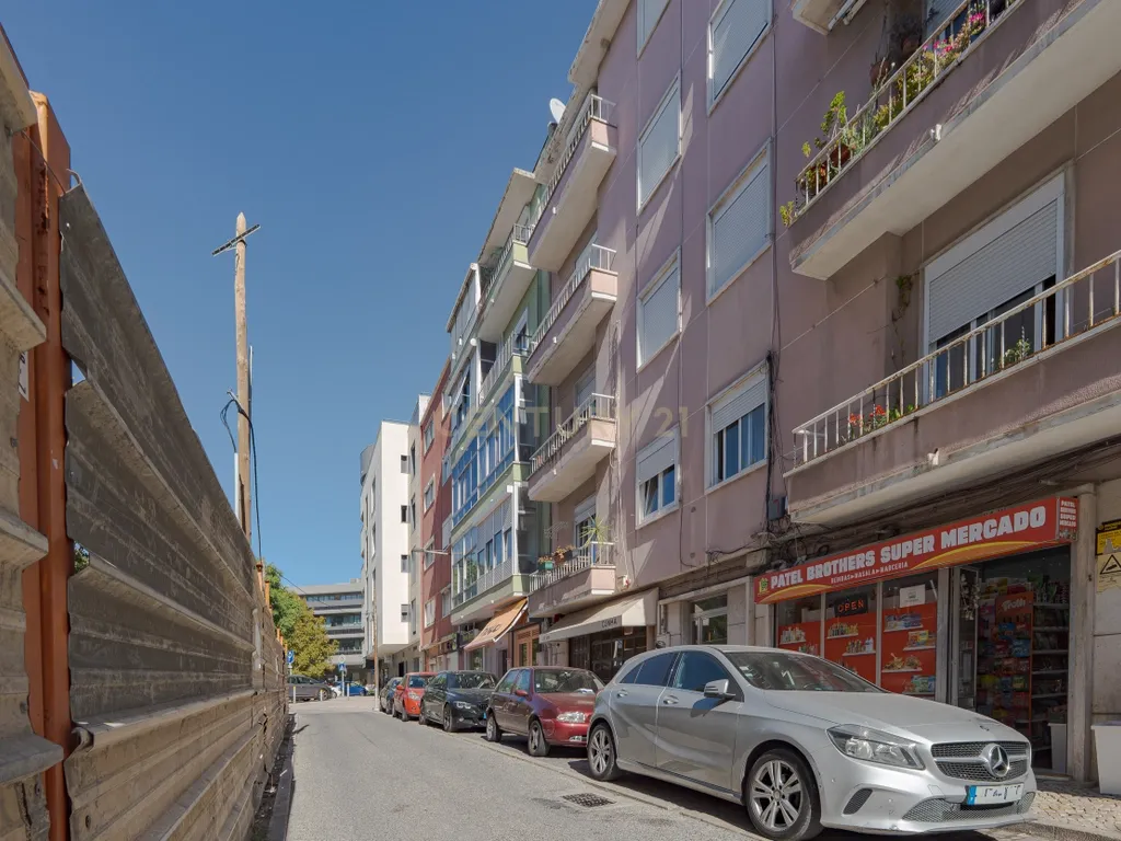 Apartamento T2+1 em Moscavide, Próximo ao Metro - Image 32