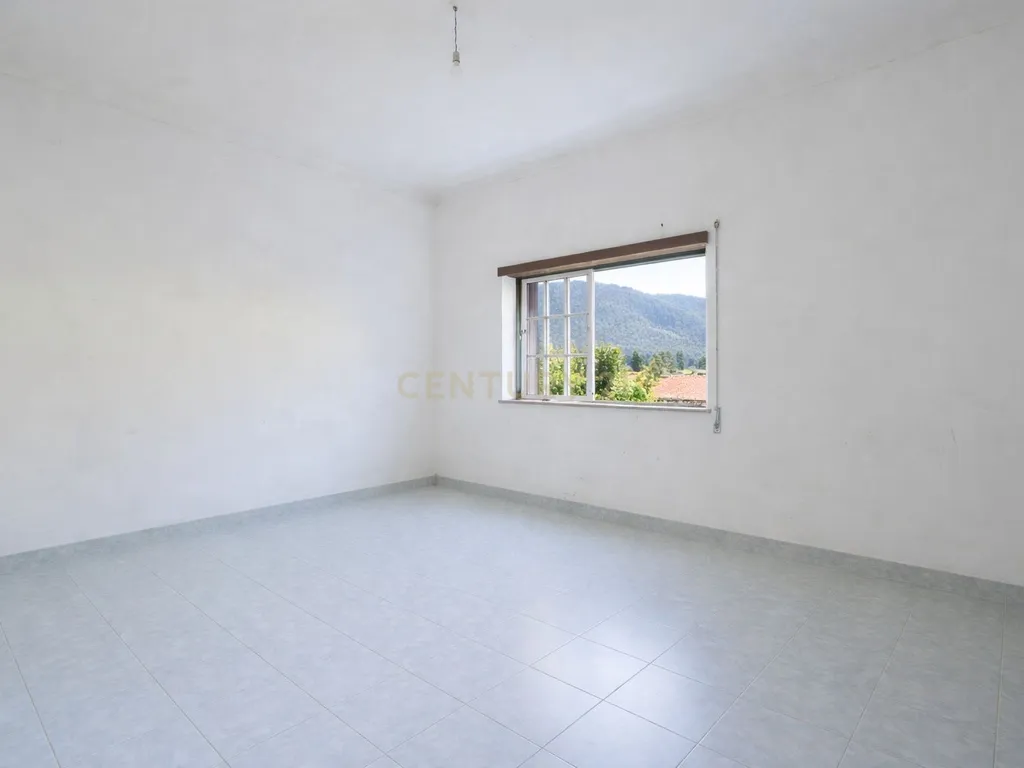 OPORTUNIDADE ÚNICA NA LOUSÃ – MORADIA COM GRANDE POTENCIAL (habitação e comércio) - Image 42