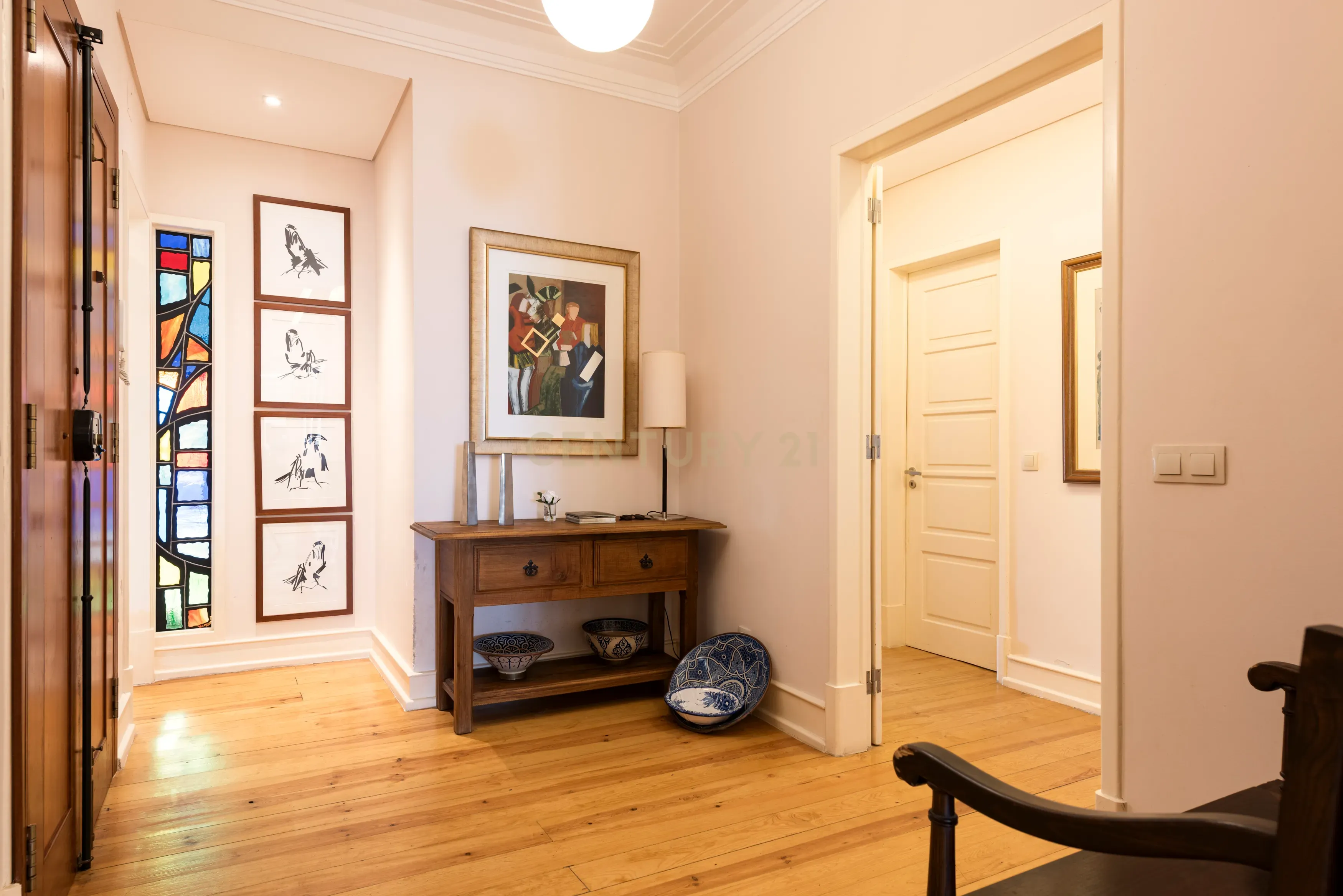 Apartamento T4 no Areeiro – 175m² | Com Varanda e Cozinha Equipada - Image 4