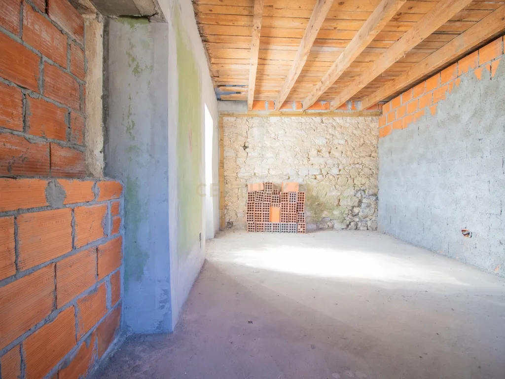 Moradia para renovar com 605 m2 de terreno em Santana, Figueira da Foz. - Image 28
