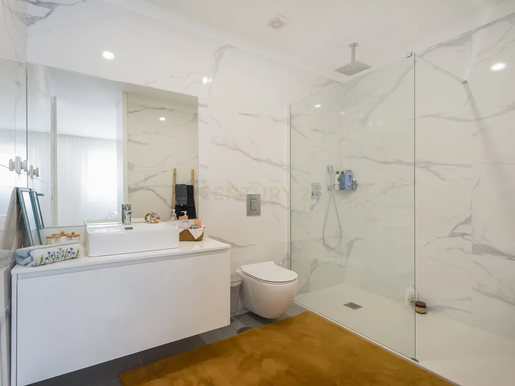 Luxuoso Apartamento Novo com Vista Parque em Lousada - Image 27