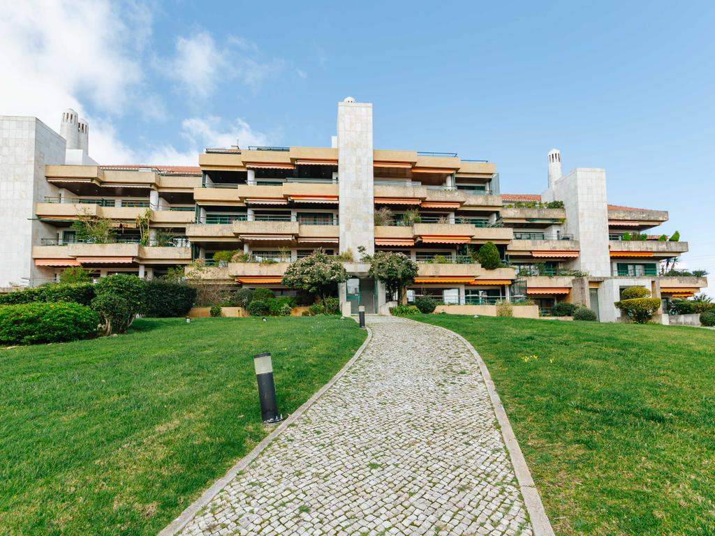 T3 com Terraço e Vista Desafogada – Belas Clube de Campo - Arrendamento - Image 30
