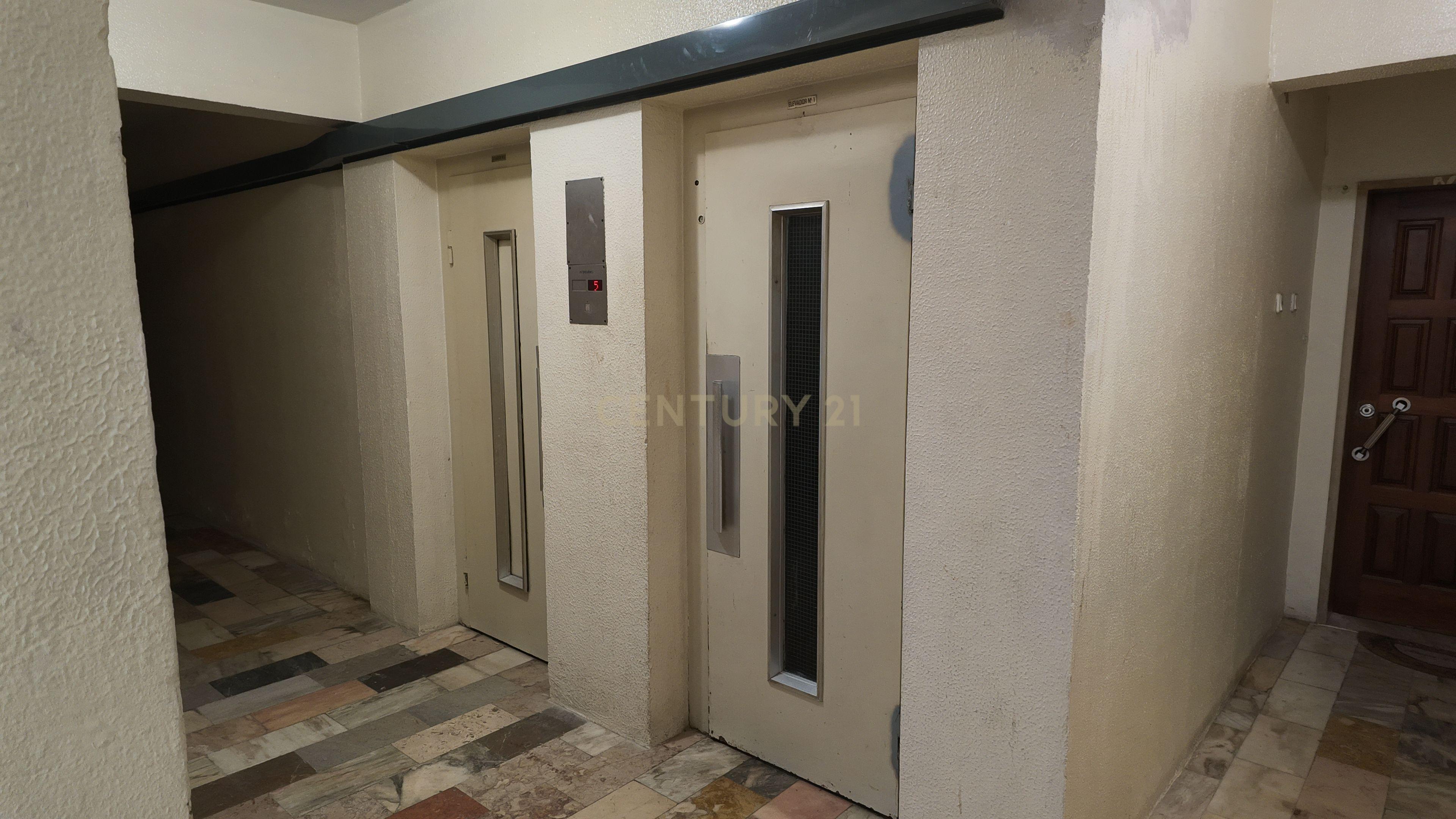 Fotografia 5 de Apartamento T1 para Remodelar Reboleira – prédio com elevadores e localização central