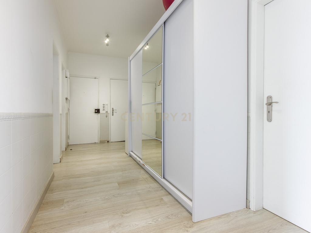 Excelente Apartamento de 4 Assoalhadas com Terraço e Sótão Independente na Quinta do Conde. - Image 22