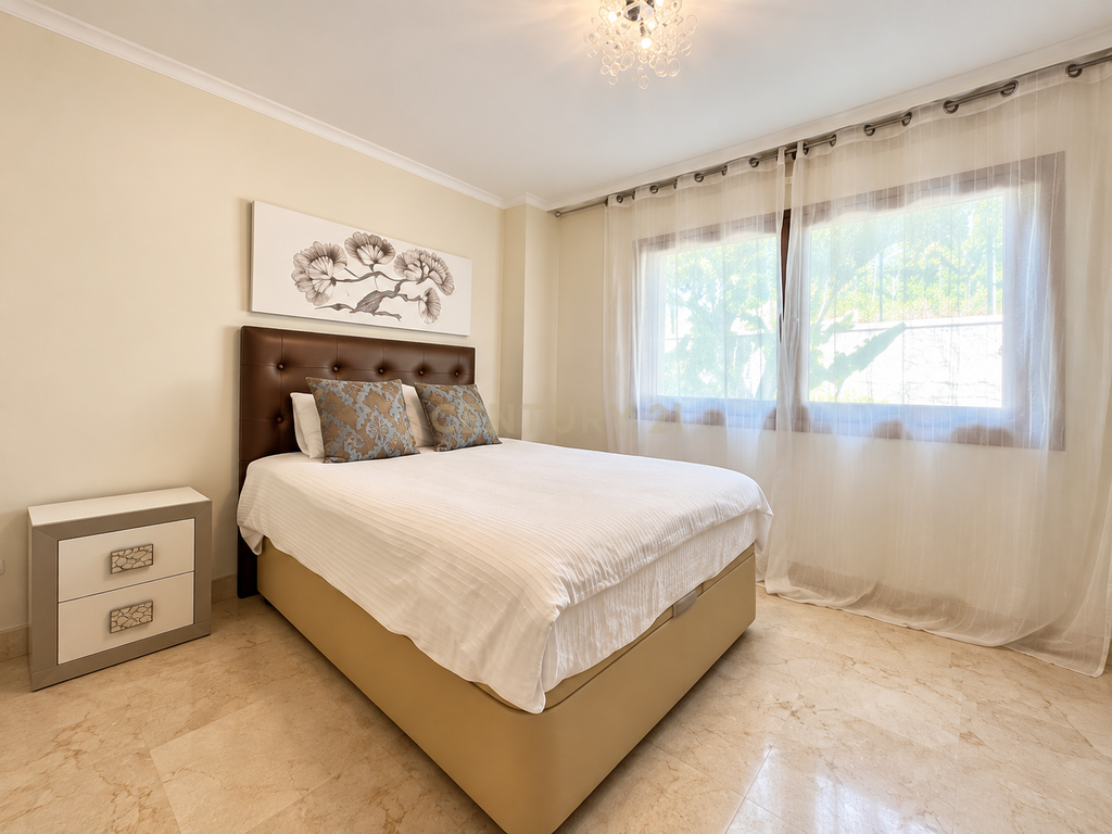 Apartamento Espaçoso com Jardim e Grande Terraço na Prestigiada Zona de Nagüeles, Marbella - Image 24