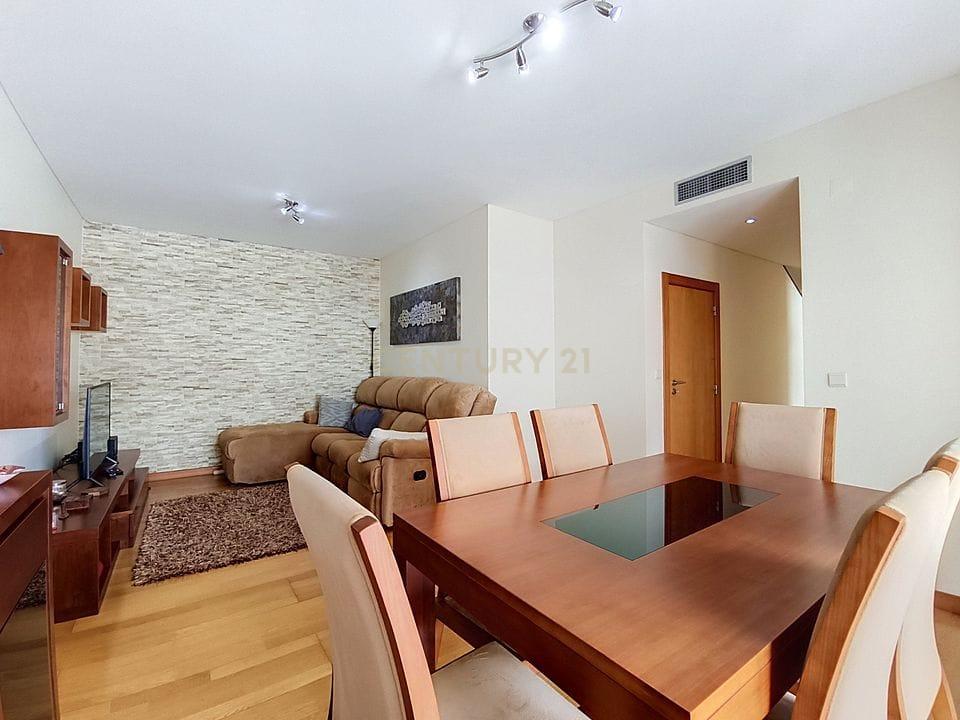Duplex T2 de Excelência com Vista Mar e Serra - Image 8