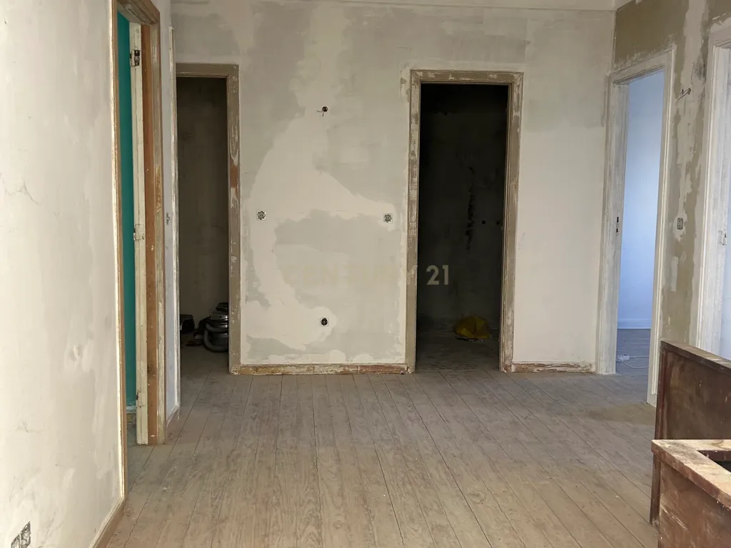 🔥 Moradia para Reabilitação no Porto | Estudo para 7/8 Apartamentos | Excelente Investimento - Image 14
