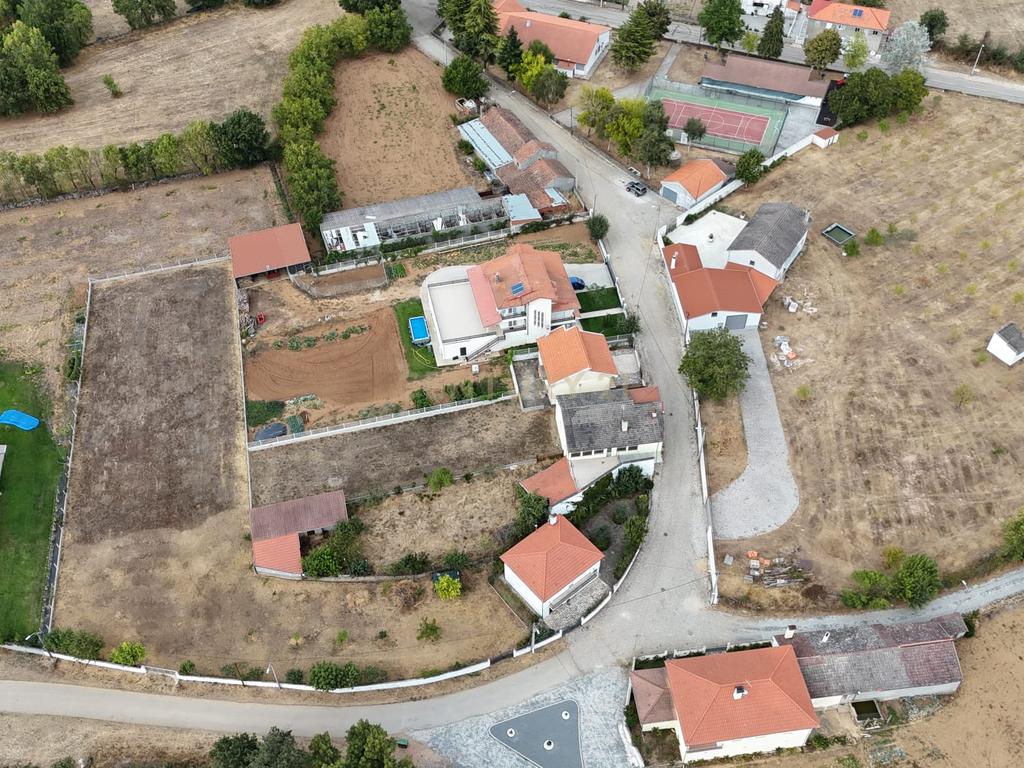 Moradia T4 com Terreno - Salsas - Bragança - Image 8