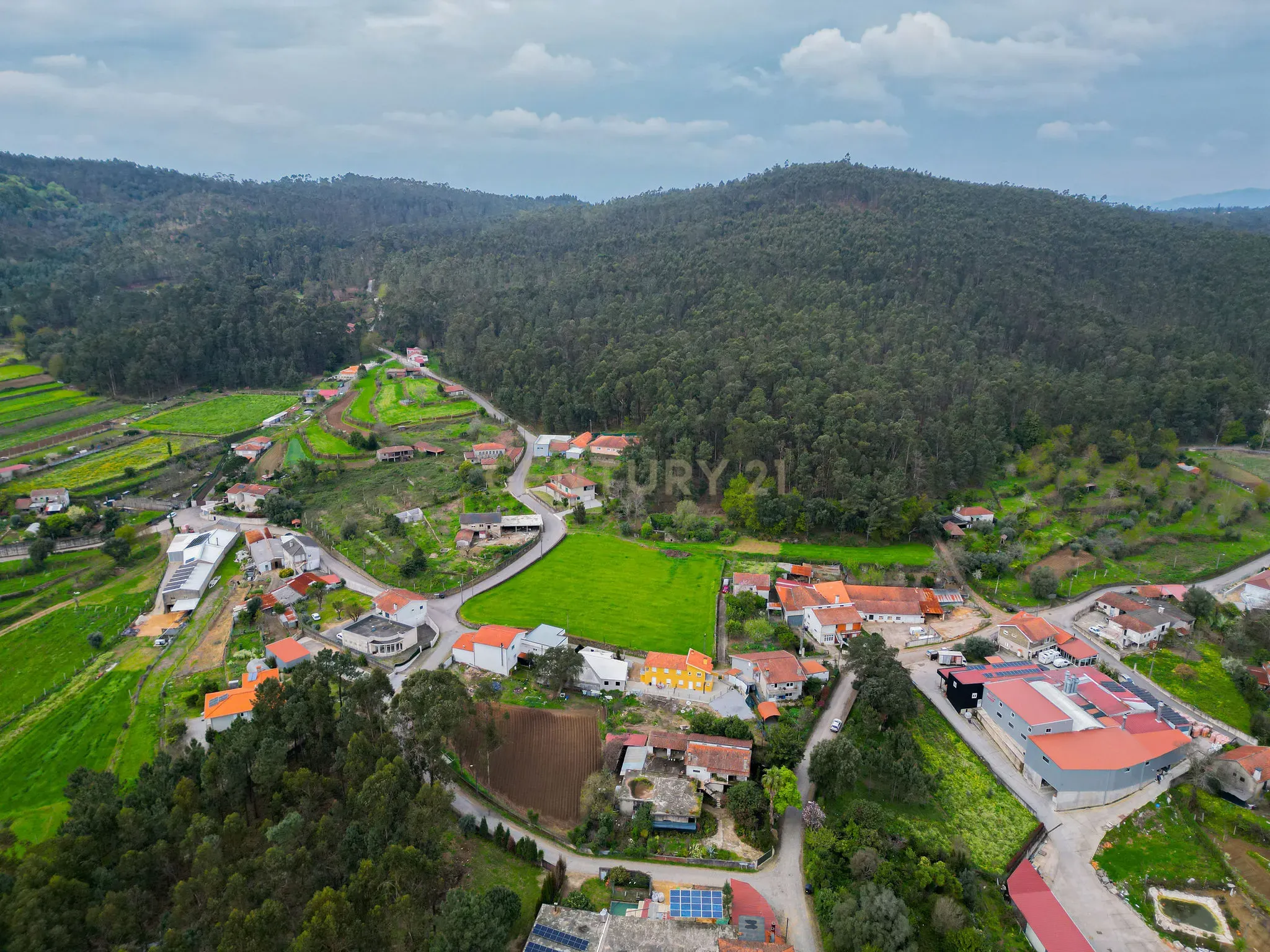 Fotografia 8 de Terreno Urbano com 2.030m2 em Oliveira, Barcelos