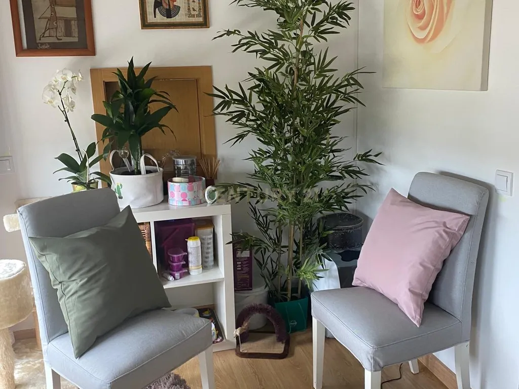 Apartamento T2 com Vista Fantástica sobre o Rio Tejo, Estacionamento e Arrecadação – Caparica, Almada - Image 5