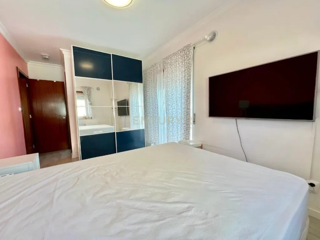 Apartamento T3 em Azambuja com Vista Panorâmica e Garagem - Image 8
