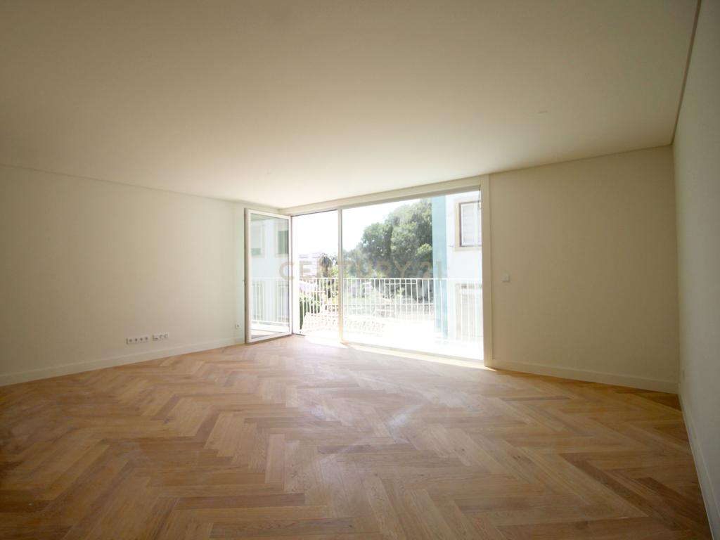 Luxuoso apartamento T2 com vista de rio em Alcântara, Lisboa - Image 2