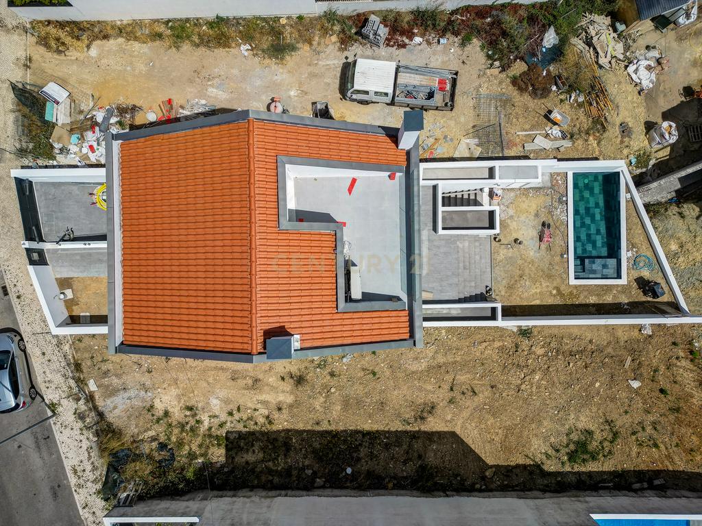 Moradia T4 com piscina em Caneças - Image 82