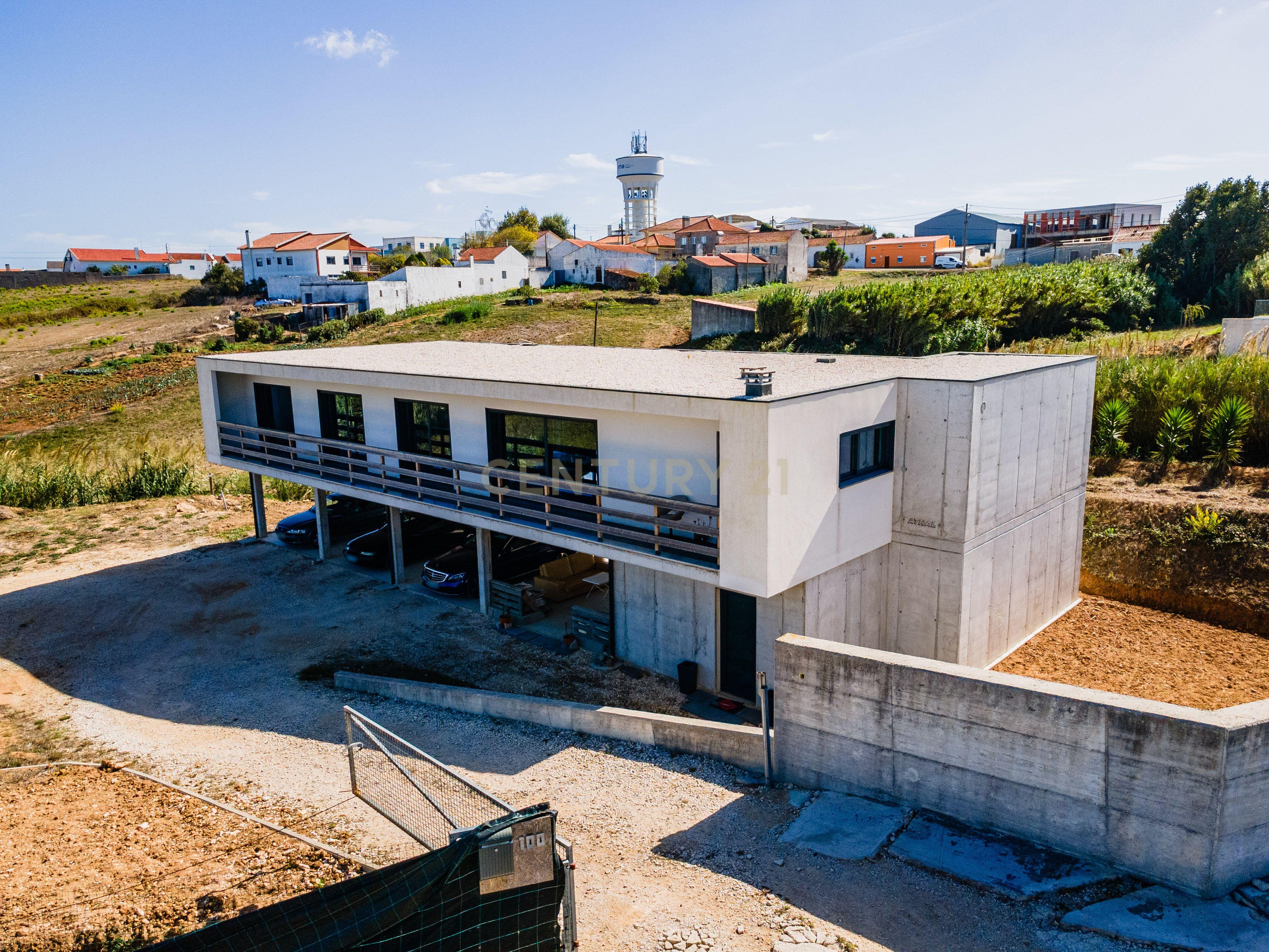Moradia T3 à venda em Cela, €394.000