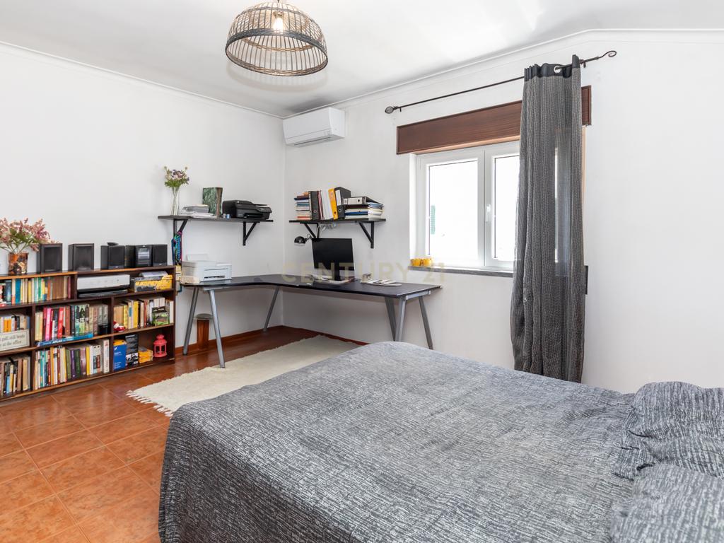 Moradia T5 no centro da Quinta do Conde – Espaço, Conforto e Localização Perfeita - Image 36