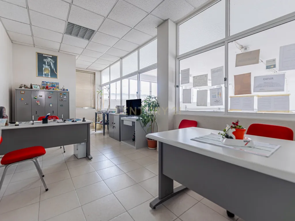 Trespasse Armazém Amplo com Oficina Totalmente Funcional Amadora - Image 16
