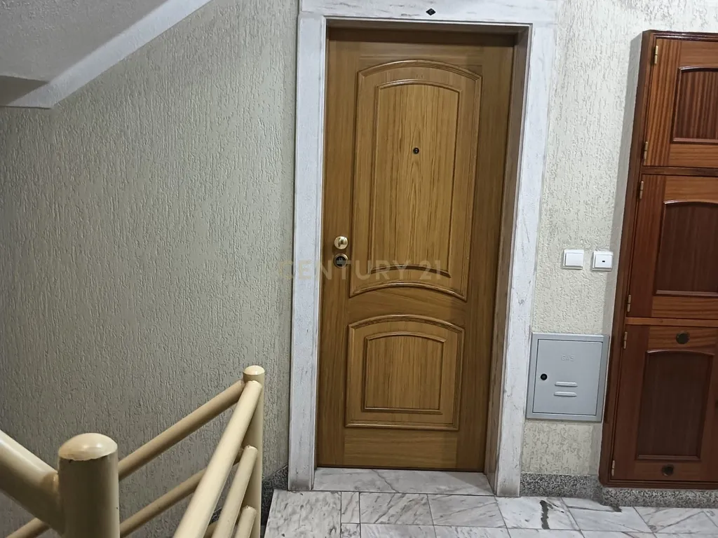 T3 com Suite/Garagem e Arrecadação - Vialonga - Image 62