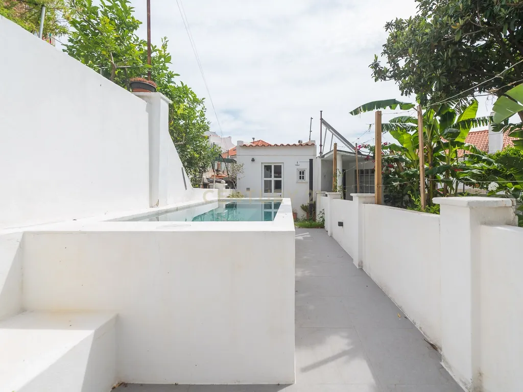 Moradia T3 + 1 Renovada com Jardim e Piscina em Penha de França, Lisboa - Image 16