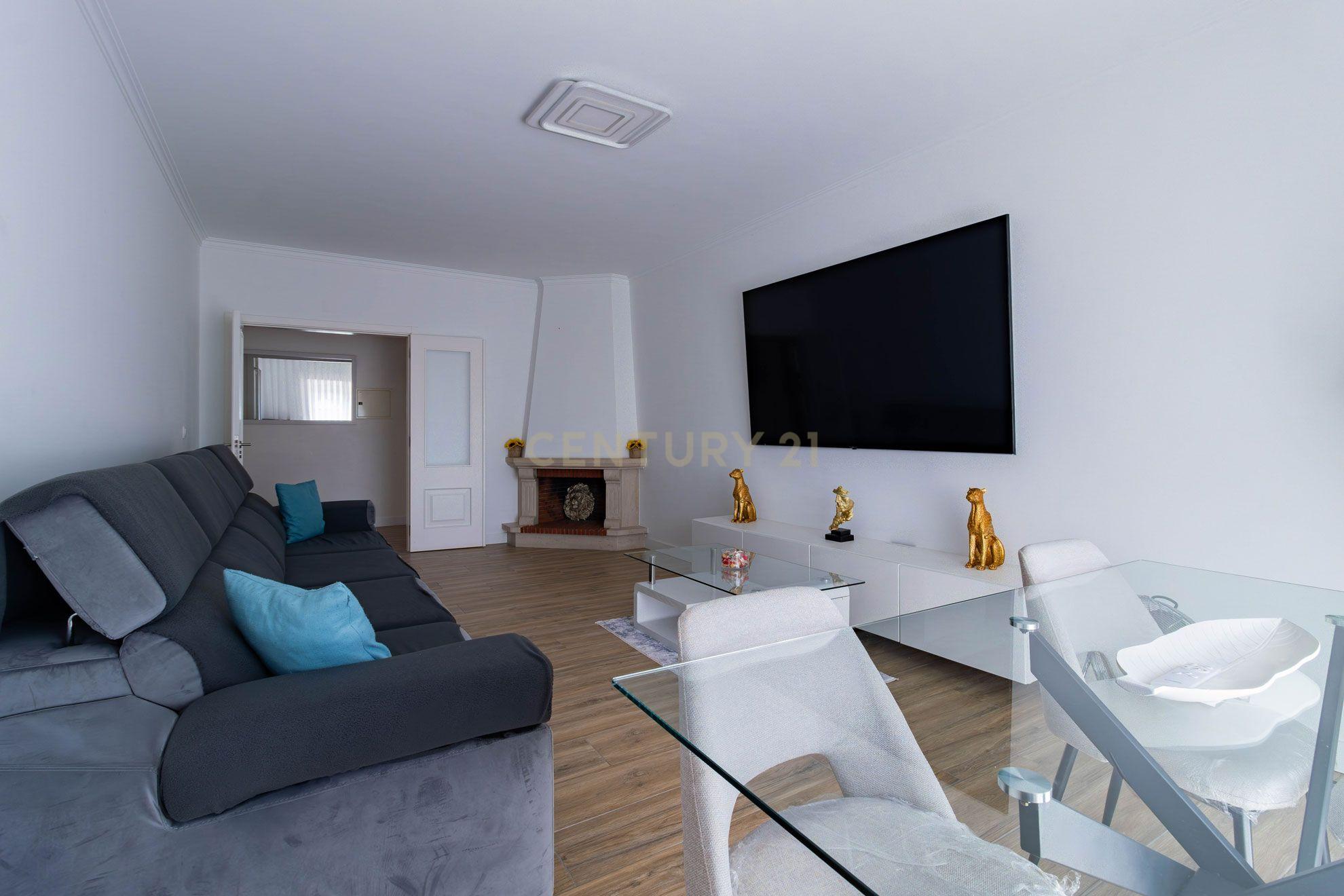 Espaçoso Apartamento T3 na Freixianda com Terraço - Mais