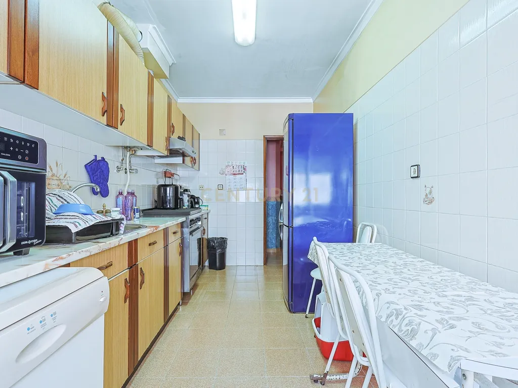 Apartamento T1 com Vista Panorâmica no Seixal - Image 15