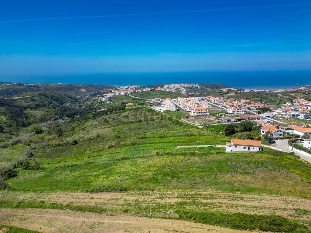 Moradia com Terreno Amplo e Vista Mar na Carvoeira - Image 48