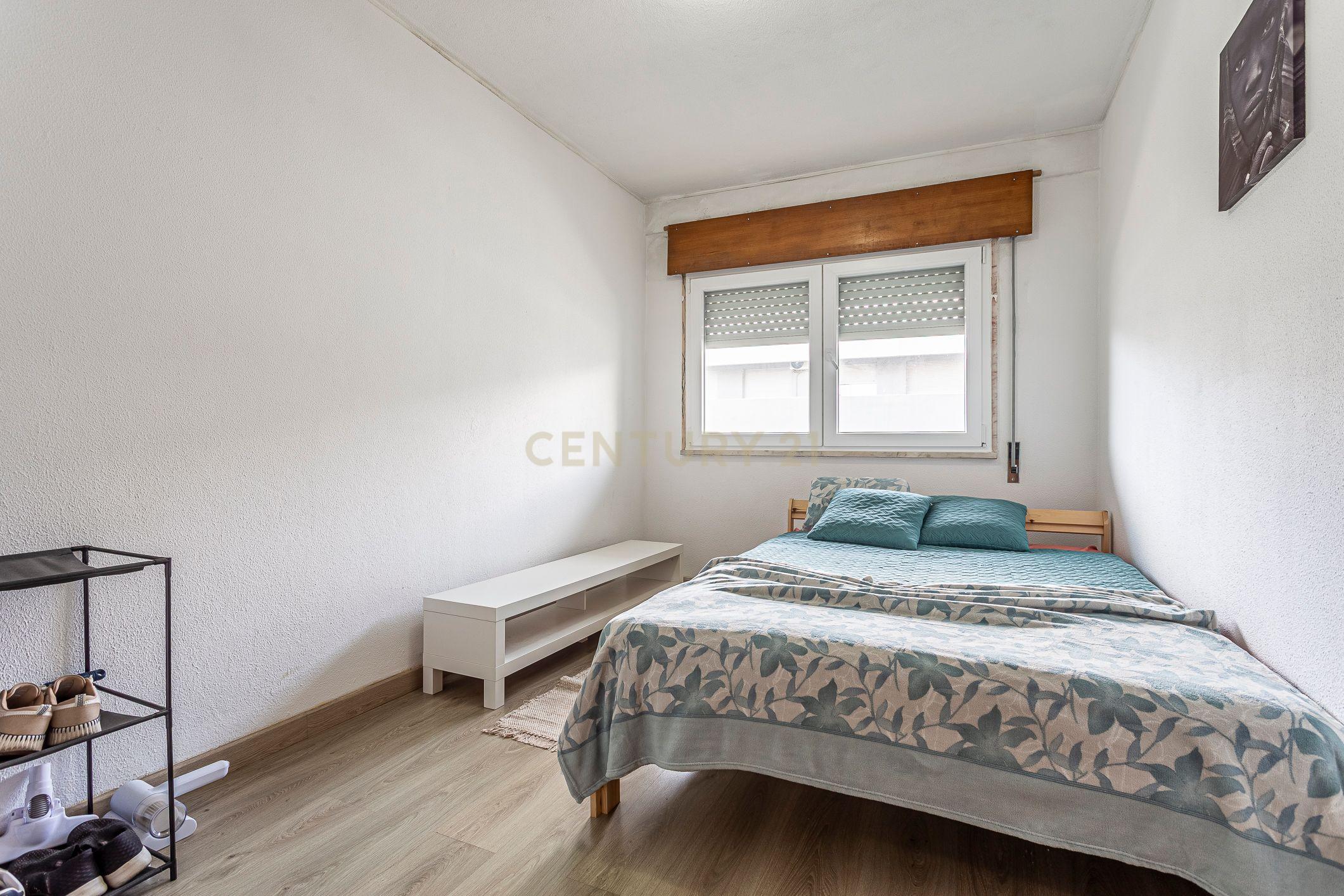 Fotografia 10 de T2 Totalmente Renovado | 101 m² | Praça de Portugal | Pronto a Habitar