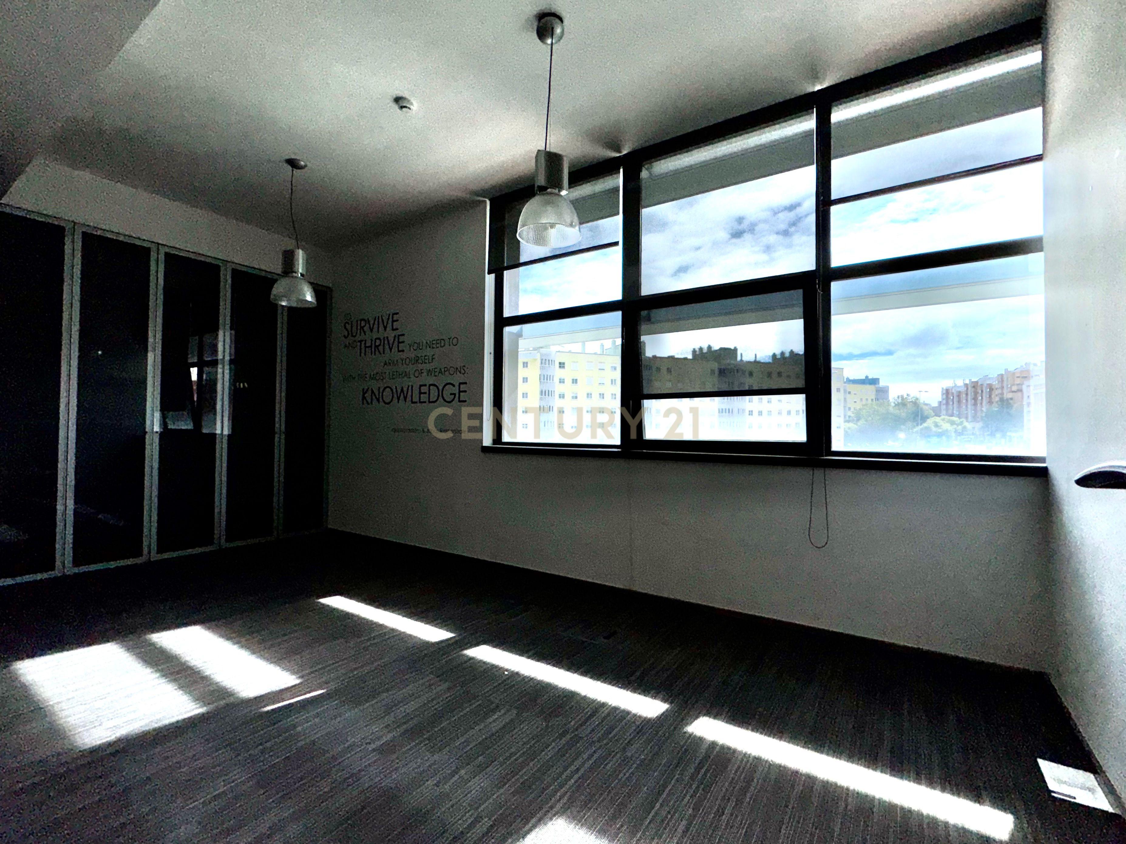 Escritório para Arrendamento no Pólo Técnico de Telheiras – 251 m² | 6 Salas | 5 Estacionamentos - Image 5