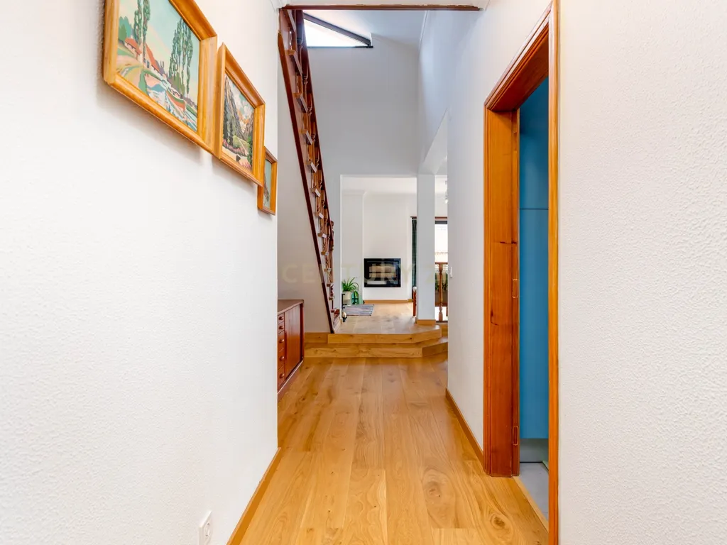 Viver com Elegância entre o Litoral e a Cidade – Uma Casa Sustentável em Colares, Portugal - Image 62