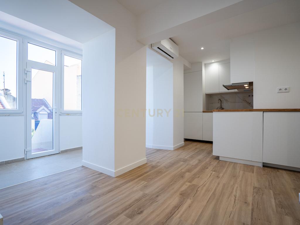Apartamento T2, Rua do Mato Grosso, Santa Engrácia, São Vicente - Image 1
