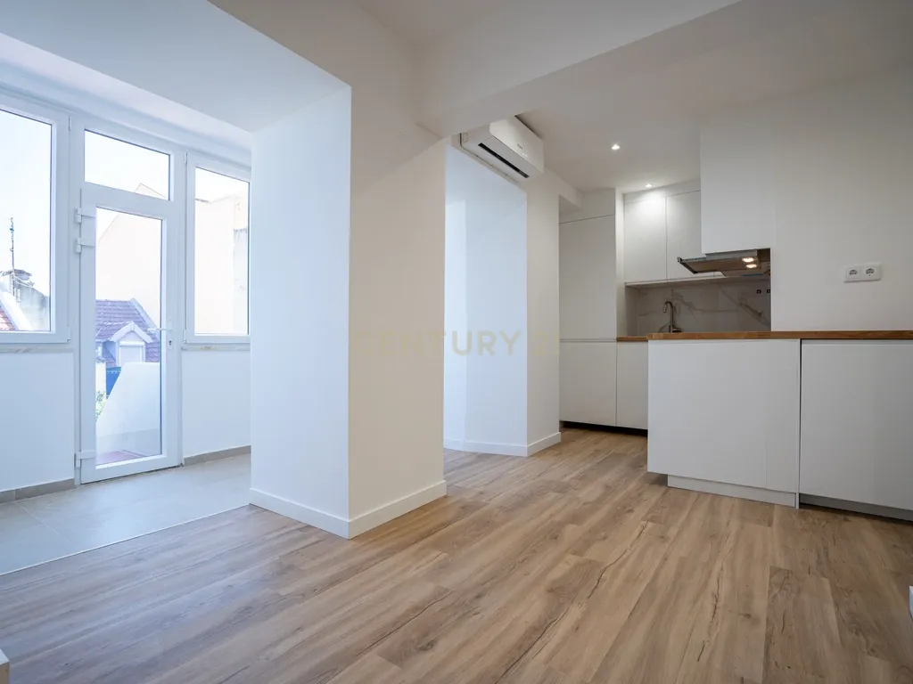 Apartamento T2, Rua do Mato Grosso, Santa Engrácia, São Vicente - Image 1