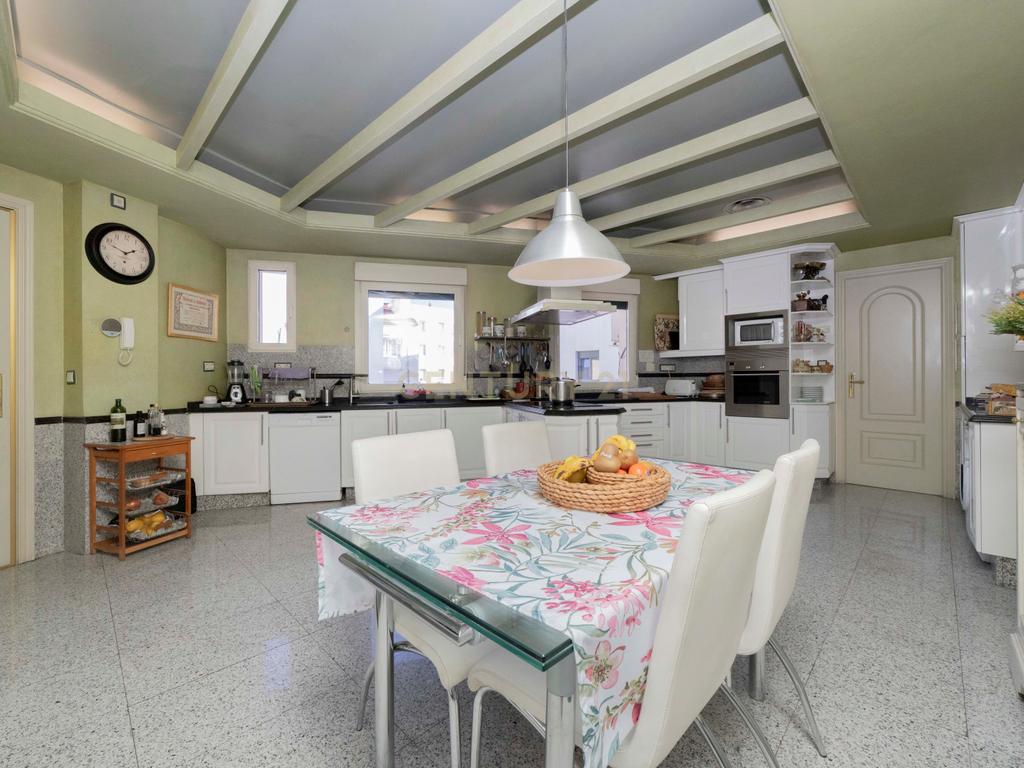 Luxuoso Apartamento T5 com Vista Panorâmica em Madrid - Image 25