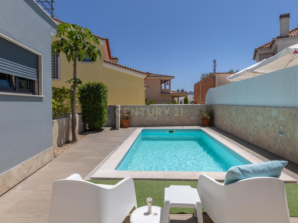 🌳 Moradia T4 Isolada com Jardim e Terraço na Quinta da Serralheira 🌞 - Image 75