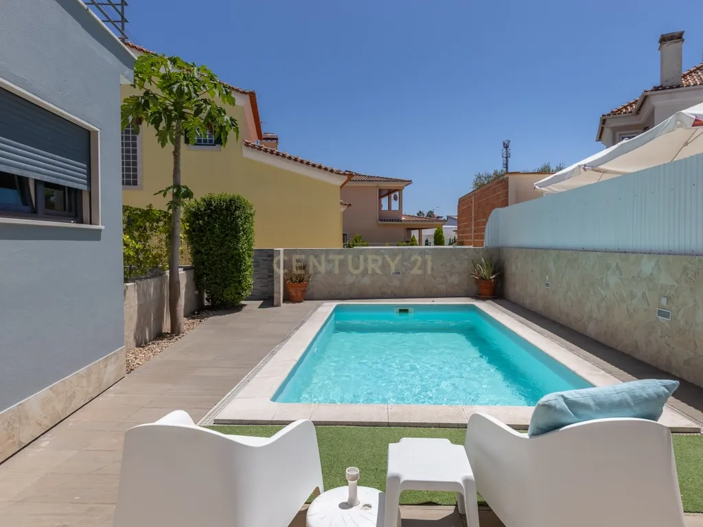 🌳 Moradia T4 Isolada com Jardim e Terraço na Quinta da Serralheira 🌞 - Image 75