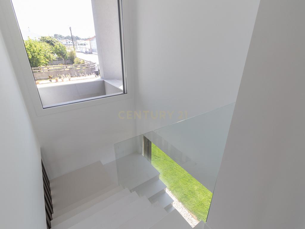 A Sua Nova Casa Está Pronta para Habitar! 🌊🏡 Moradia Nova T3 Aroeira À Beira da Praia da Fonte da Telha, na Prestigiada Aroeira - Image 7