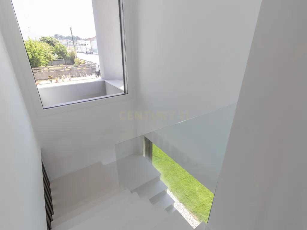 A Sua Nova Casa Está Pronta para Habitar! 🌊🏡 Moradia Nova T3 Aroeira À Beira da Praia da Fonte da Telha, na Prestigiada Aroeira - Image 7