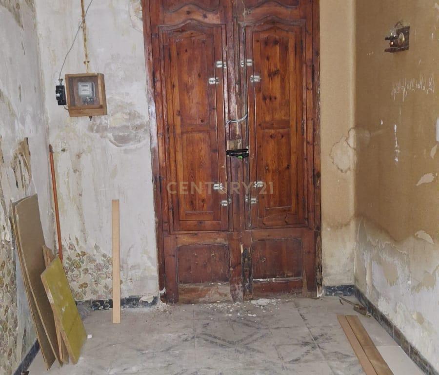 Moradia original para renovar em Benetússer – Localização privilegiada e sem risco de inundação! - Image 2