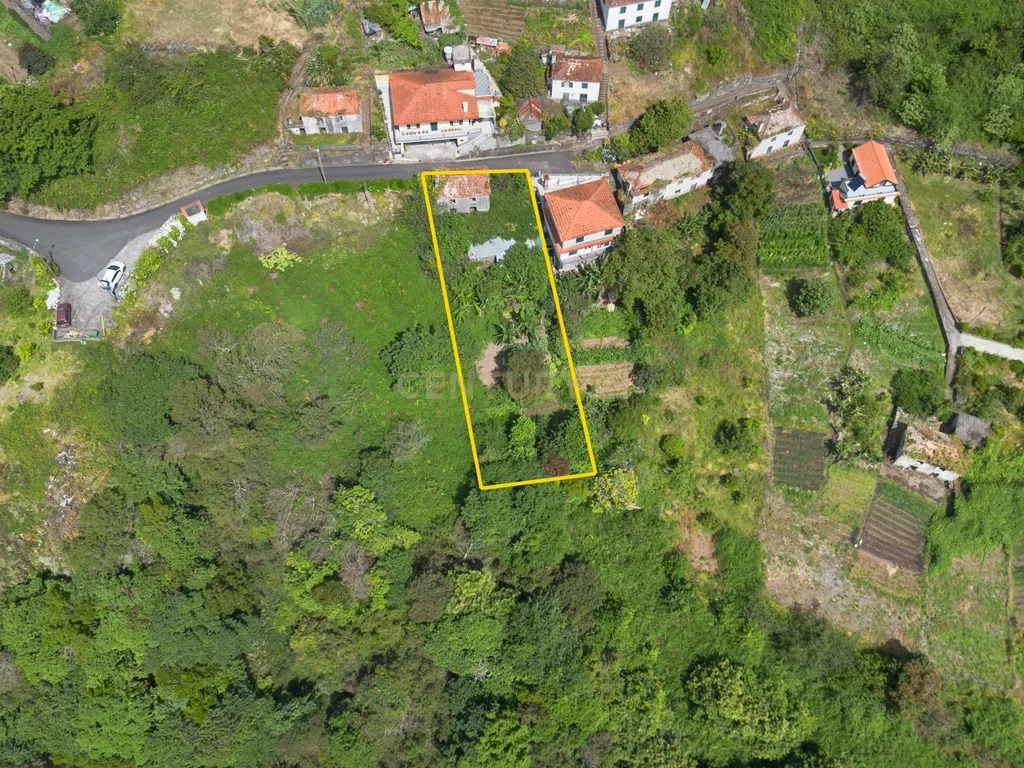Moradia para recuperar no Faial - Image 6