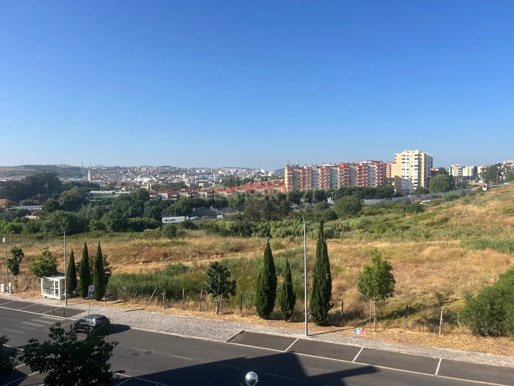 T2 com parqueamento e arrecadação - Casas do Lago Serra de Carnaxide Amadora - Image 27